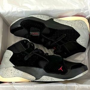 Nike Men’s Jordan Zion 2 Basketball Shoes Size 9.5